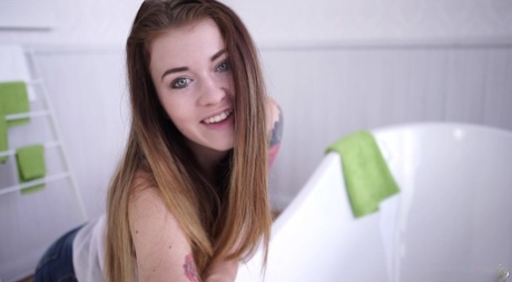 Misha Cross nackt top bilder