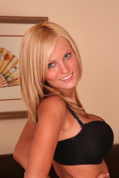 blonde kleine mutter exklusive perfekte fotos